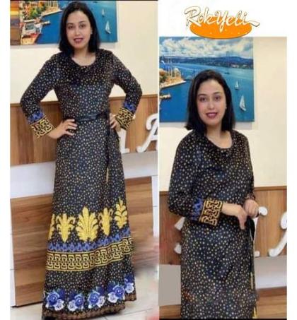 robe-longue-en-velours-noire-imprimée-avec-ceinture