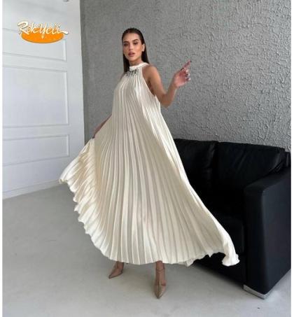 robe-longue-plissée-ivoire-avec-détail-cristal